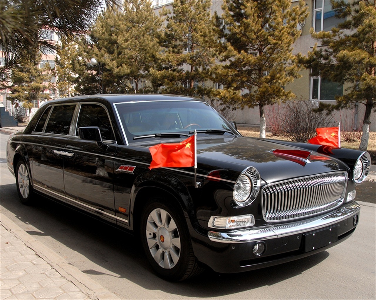 并随着红旗l5作为国家礼宾级接待用车,成为各国元首专属座驾,逐渐被