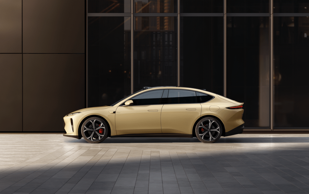 宝马i4卖45万起，是Model 3不够快？还是ET7不够豪华？