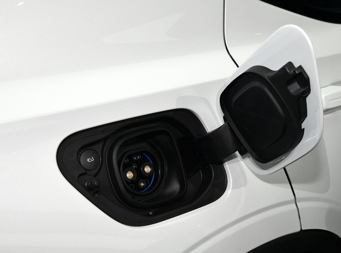 售价25.78-33.8万，轴距2735mm，还能上绿牌，带你看Polestar 2