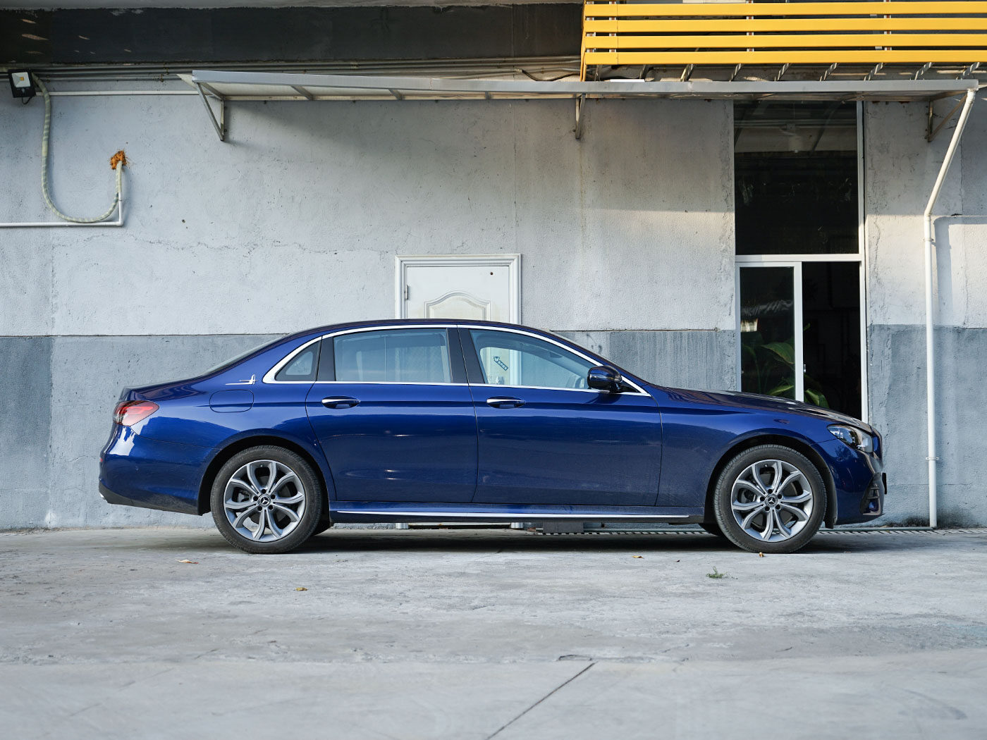 新款奔驰E级上市 全系下降1800元！但配置却出现缩水？