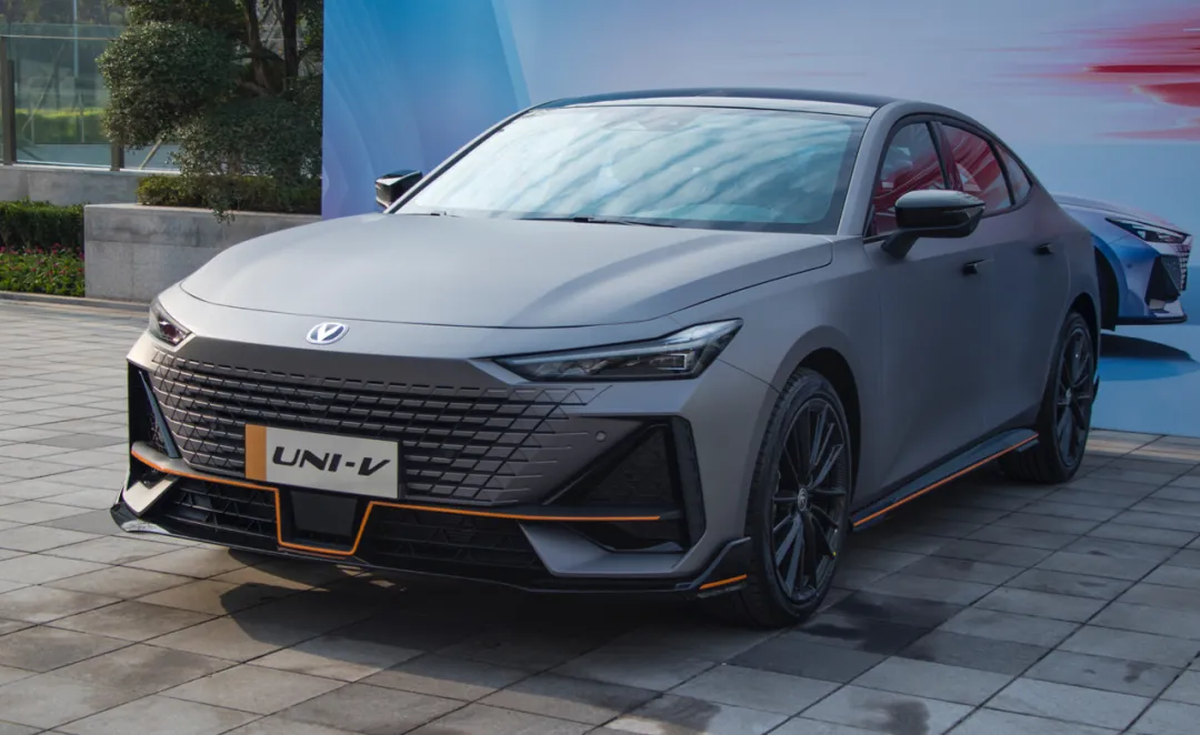 将高级感运动规格拉满?实拍长安uni-v