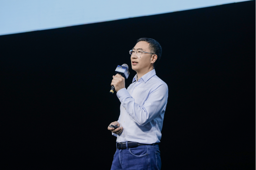 无框车门、无电池包技术，预售18万起的零跑C01行吗？