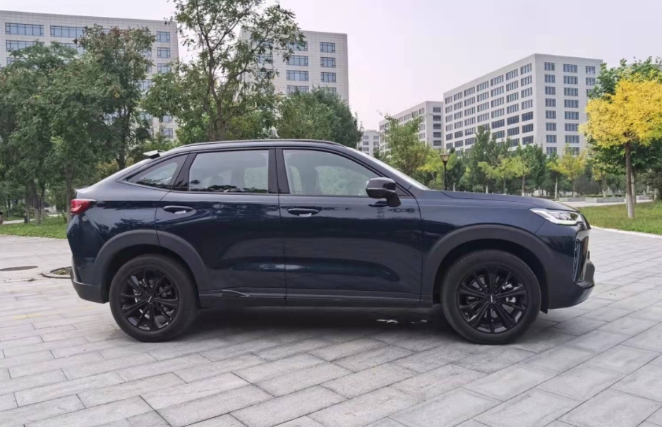 哈弗H6S正式上市，燃油版零百加速6.8秒，混动版百公里油耗4.9L