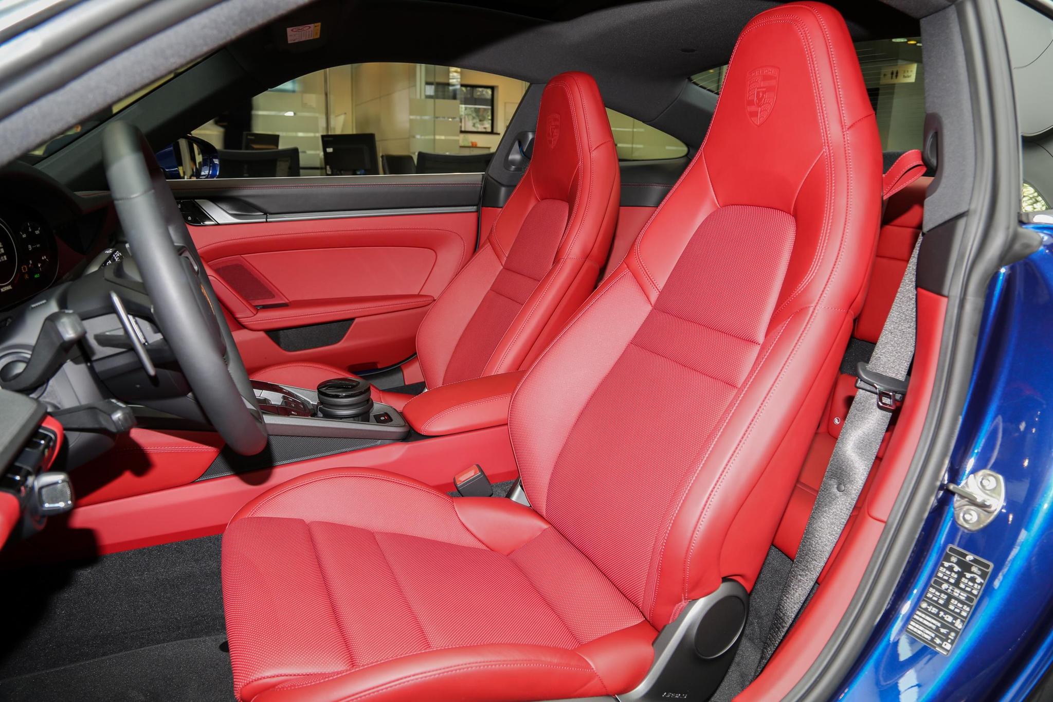 售价仅127.8万，4.2s破百，男人的梦想车，实拍保时捷911  Carrera
