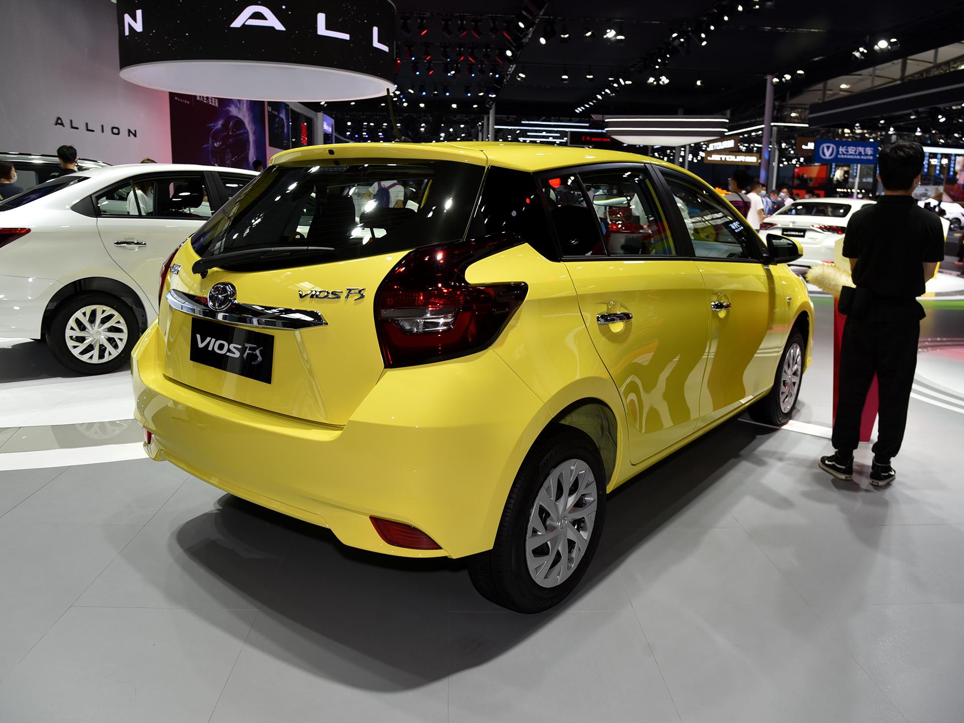 本身就是小型车的威驰原始设计转移到两厢车上可以说是毫无违和感.