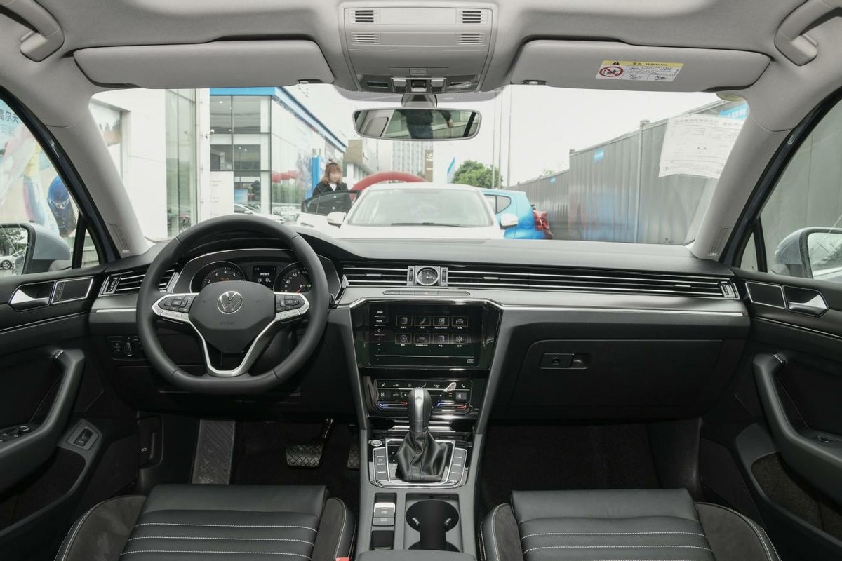 懂西装革履、也懂年轻的你，解读大众迈腾330TSI，各方面都刚刚好