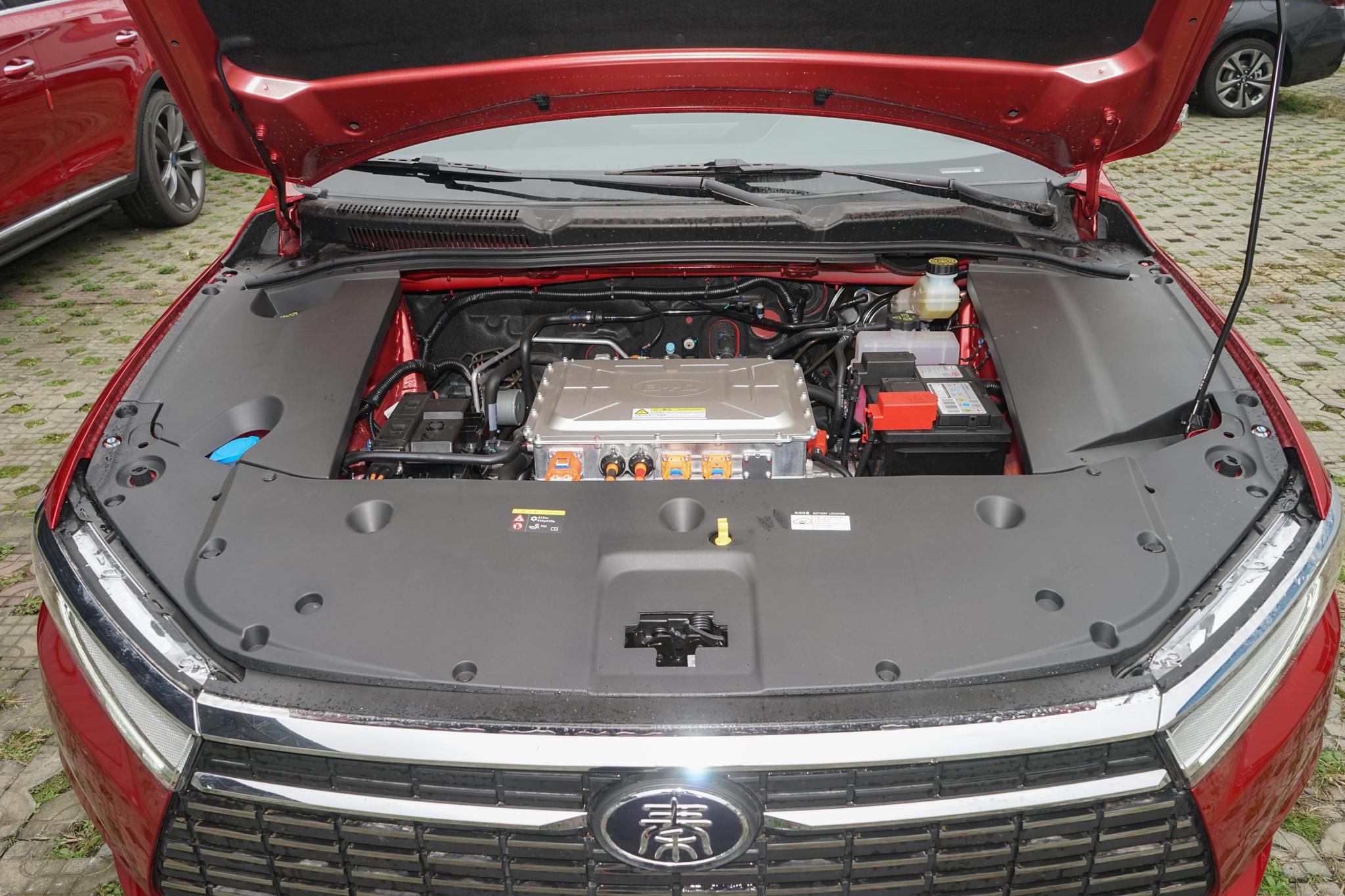 适合网约车的电动车,比亚迪秦ev续航421km,马力只有136匹