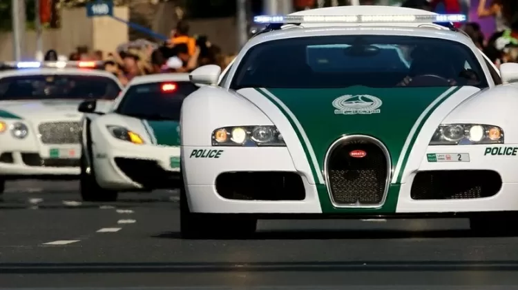 世界上10辆最快的警车—速度达 400 公里/小时