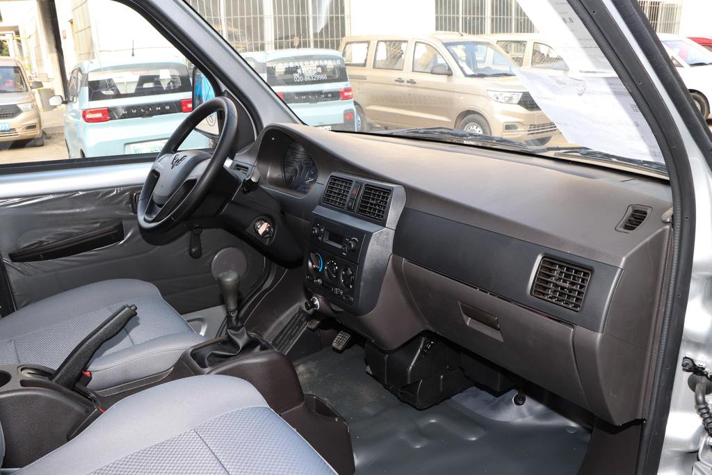 幸福有礼, 漯河五菱荣光小卡直降0.205万元