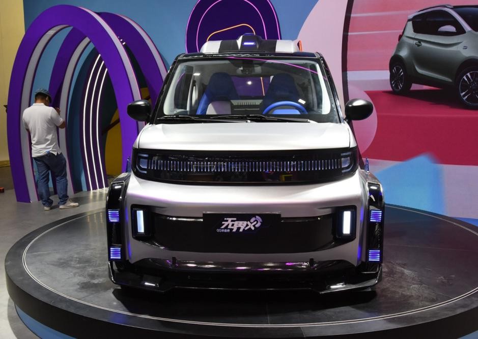 奇瑞开窍了，小车玩得花样百出，把QQ造得像坦克300一样