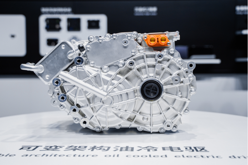 无框车门、无电池包技术，预售18万起的零跑C01行吗？