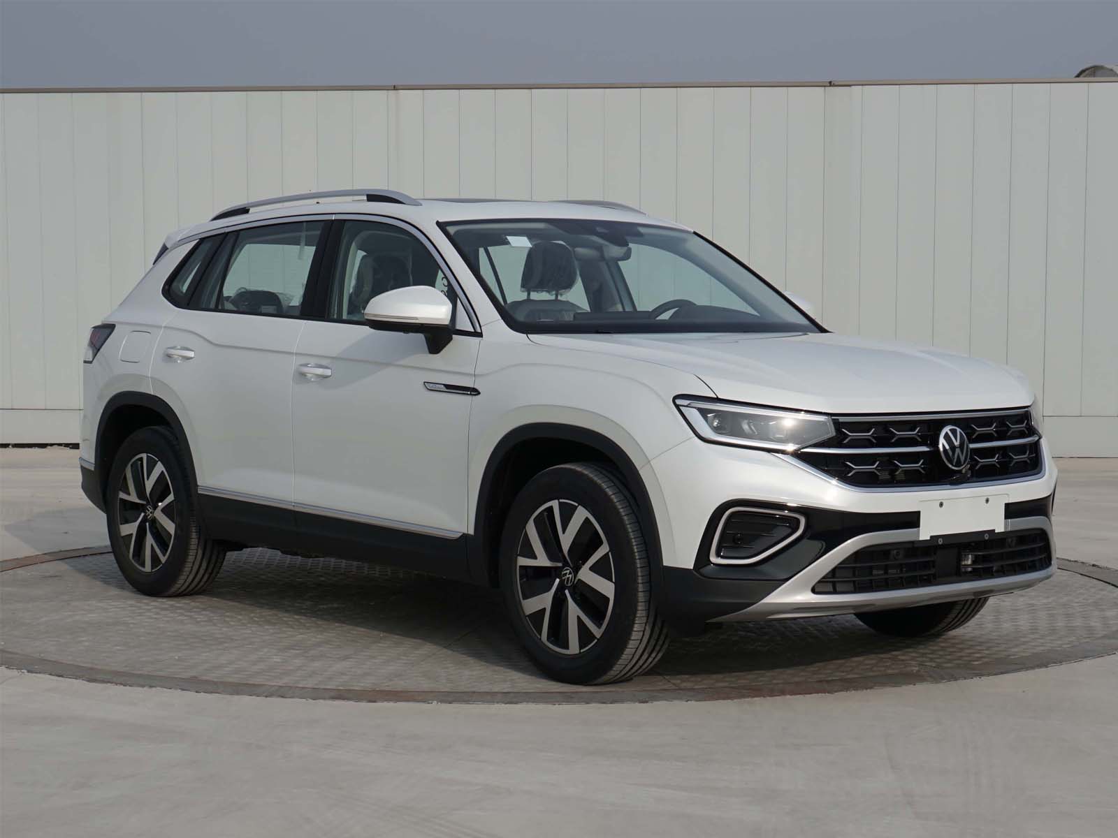 升级贯穿式尾灯组 中期改款大众探岳申报信息曝光 有望4月份亮相