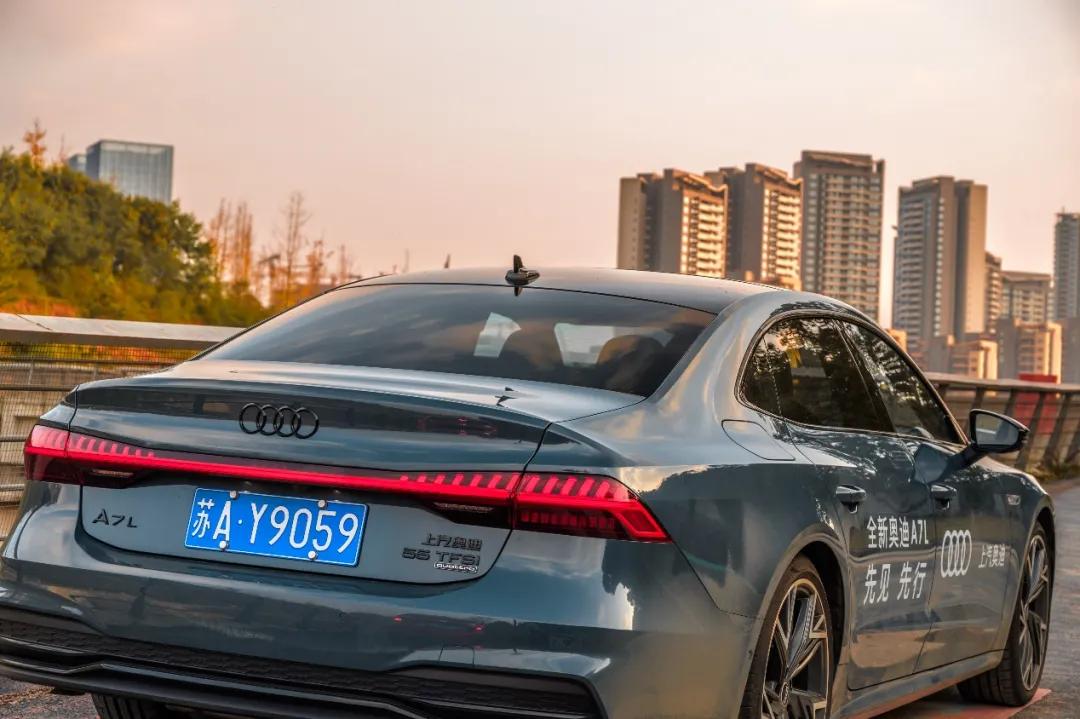 试驾上汽奥迪A7L：一个“L”两种态度