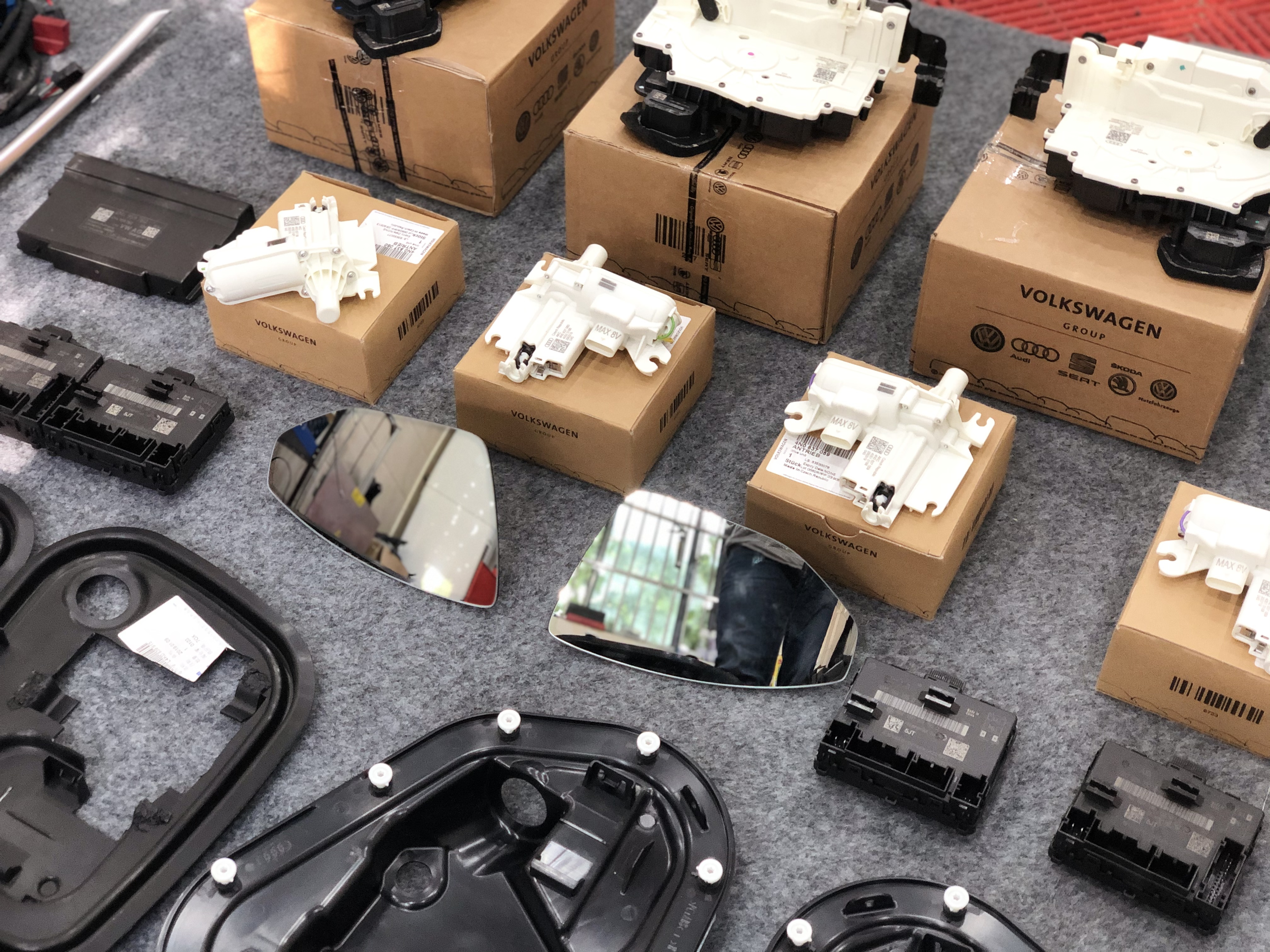 实用升级！ 奥迪A6L C8 改原厂电吸门 座椅记忆 外防炫目后视镜