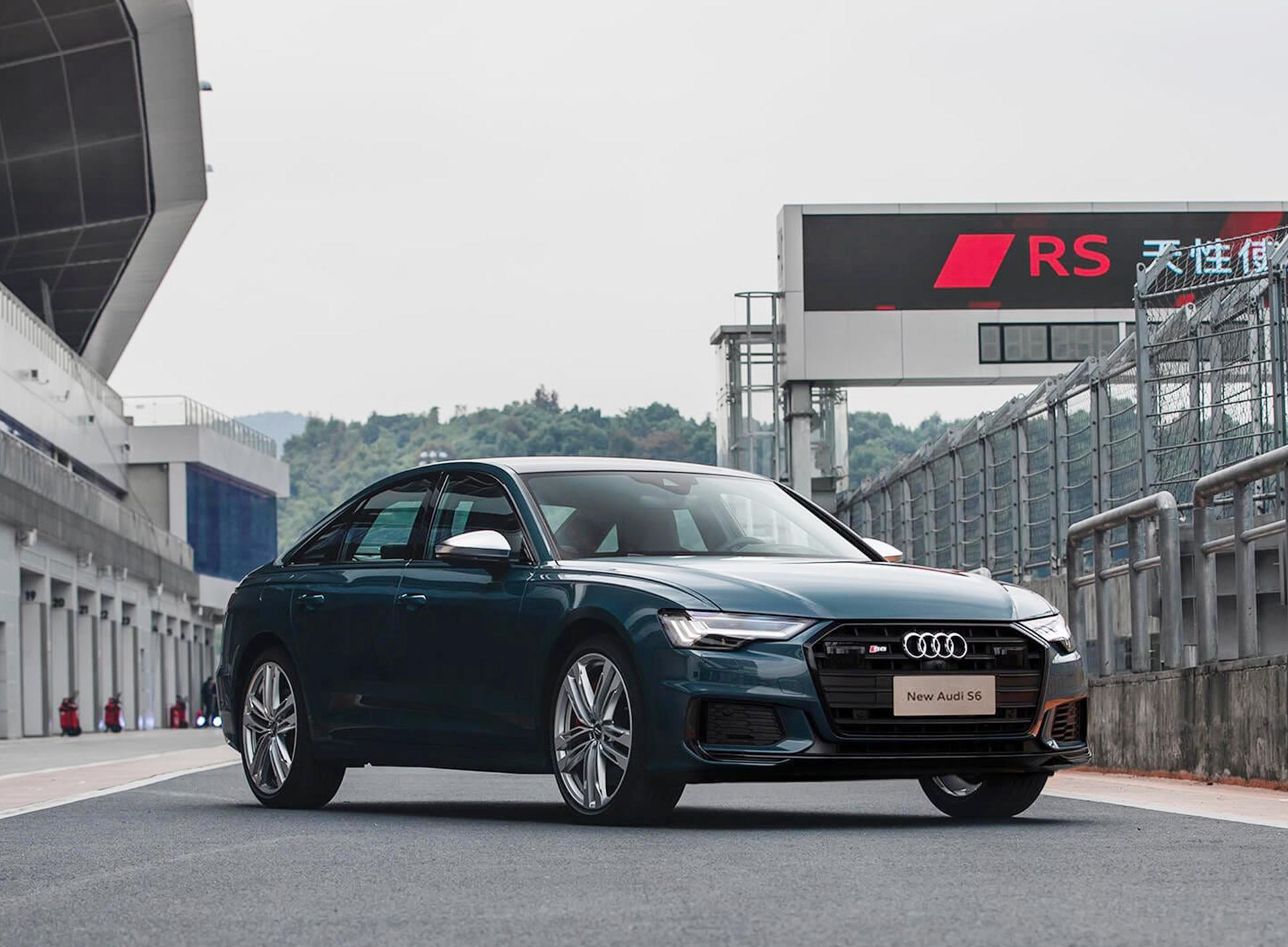 2022款奥迪s6,配450马力发动机,官方百公里加速时间4.5秒