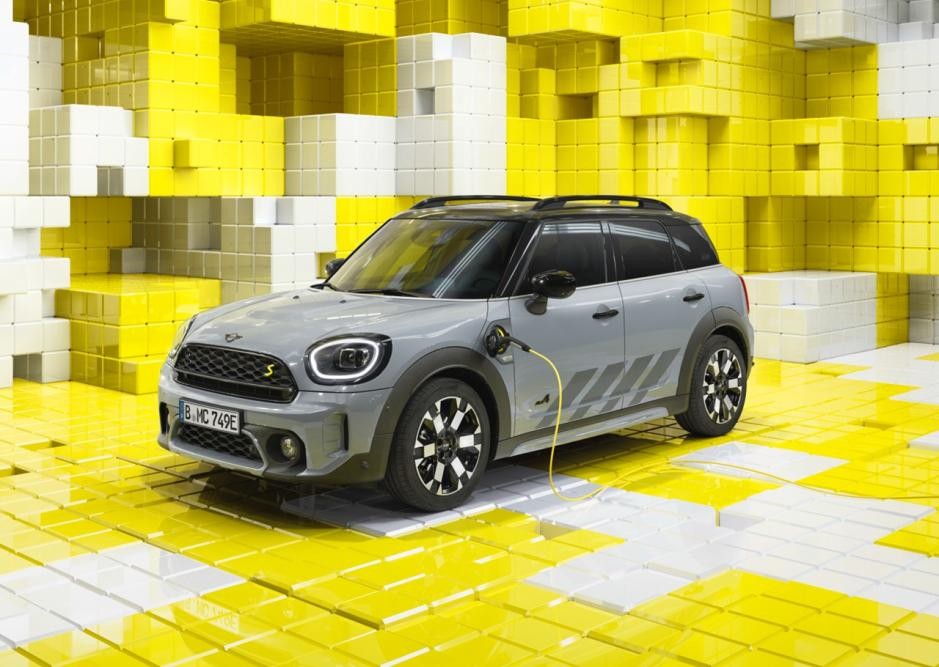 甲壳虫被干掉了，就剩下宝马的MINI“乡巴佬“了，SE版本好看