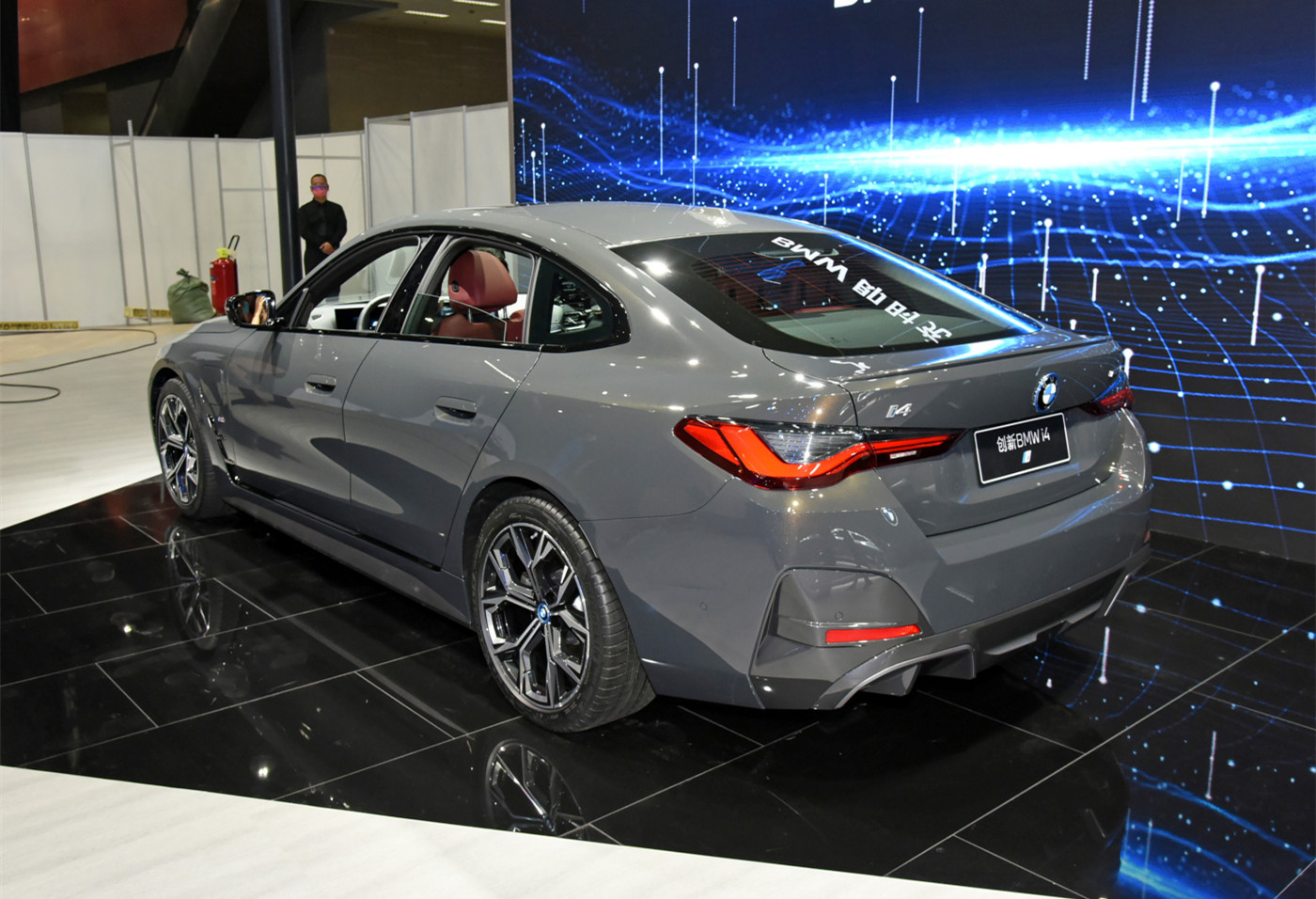 3.9秒破百，售44.99万起！宝马i4上市，竞争特斯拉特斯拉model 3