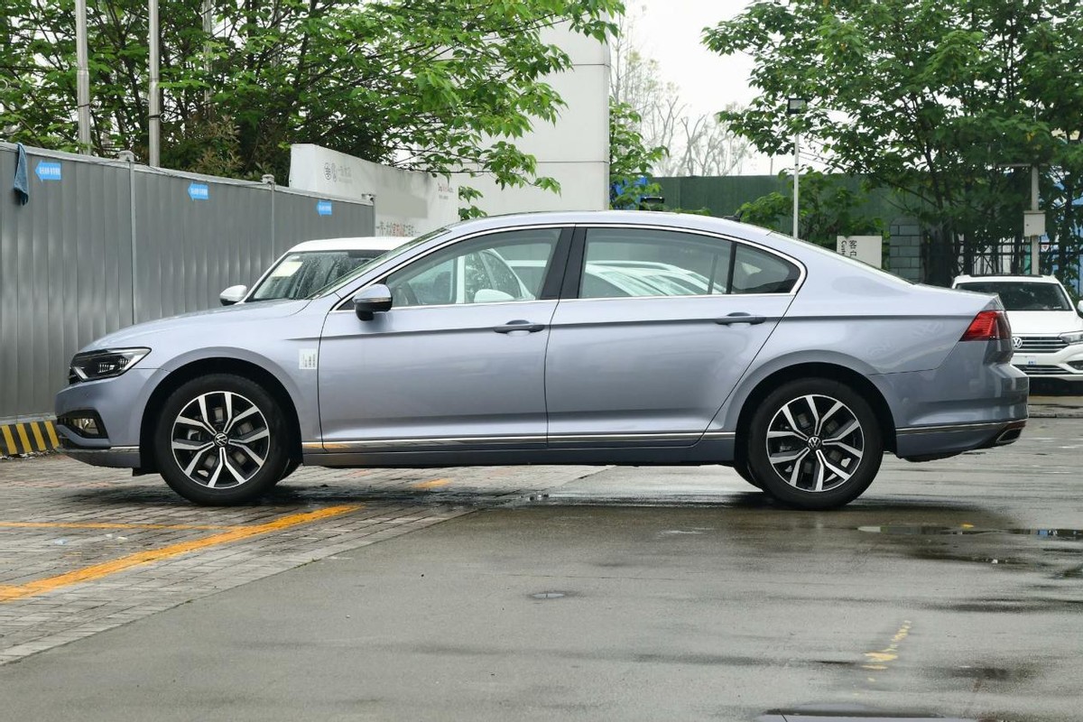 懂西装革履、也懂年轻的你，解读大众迈腾330TSI，各方面都刚刚好