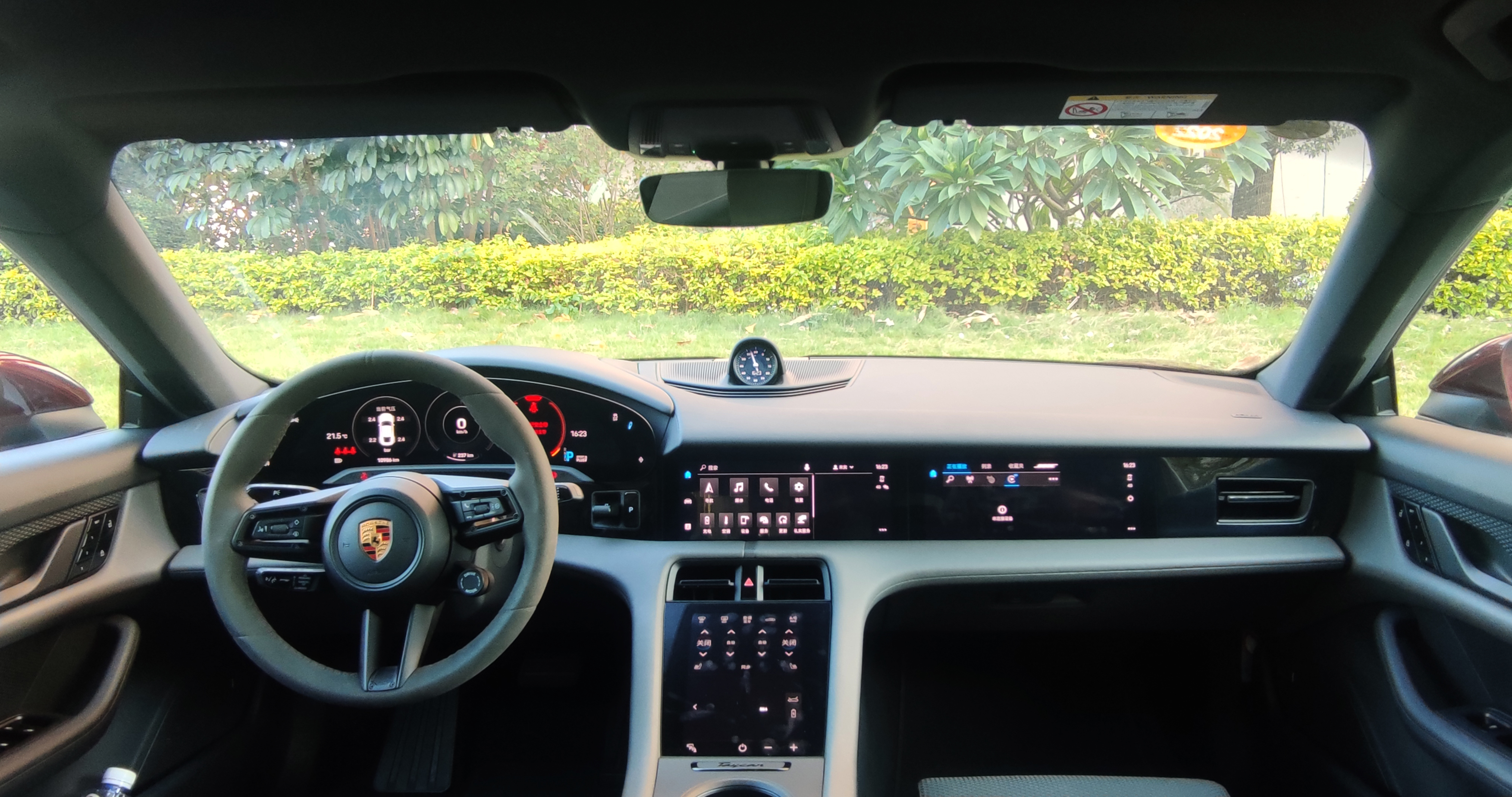 试驾保时捷taycan电动车开起来真的只有快没有乐