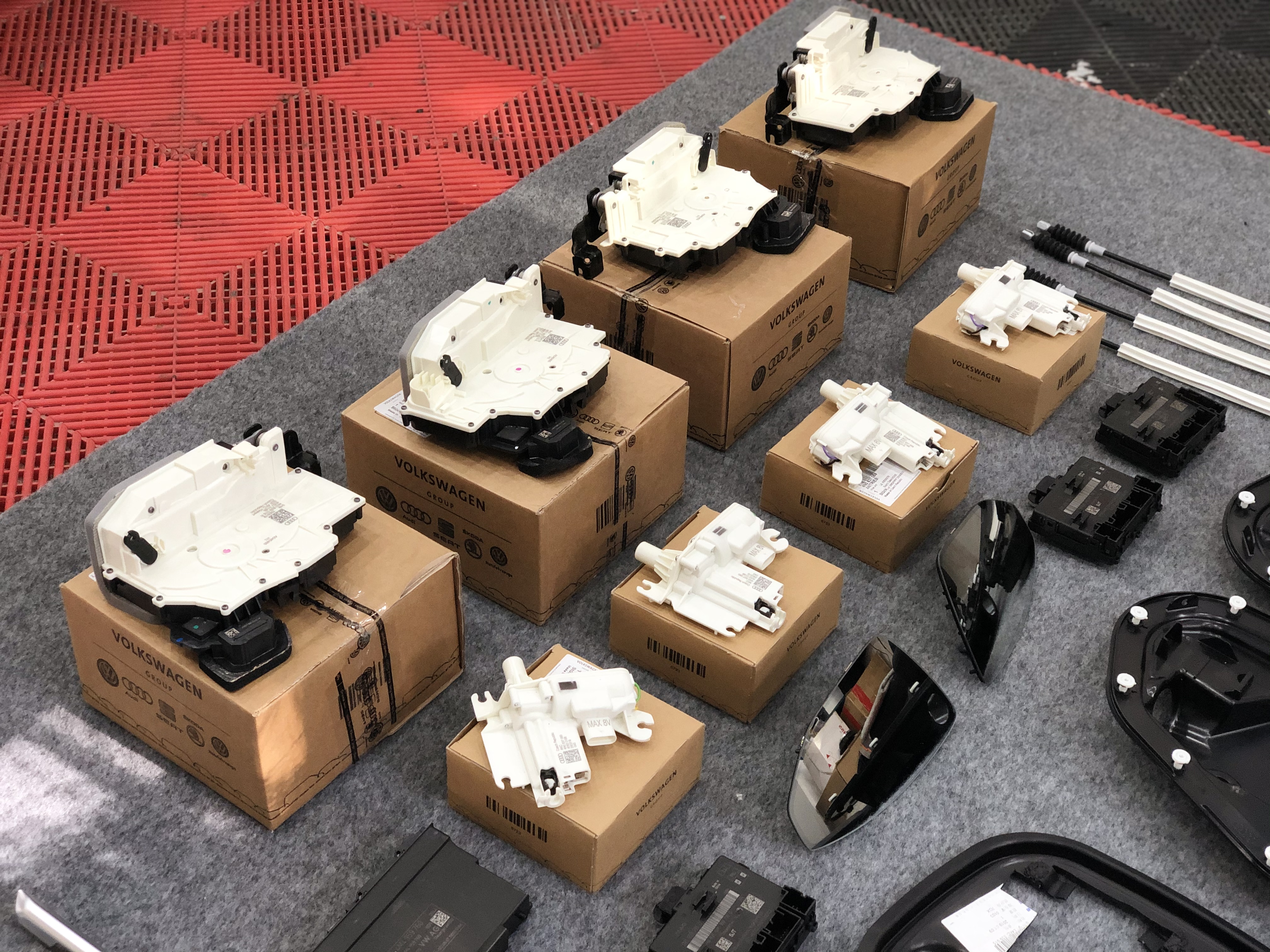 实用升级！ 奥迪A6L C8 改原厂电吸门 座椅记忆 外防炫目后视镜