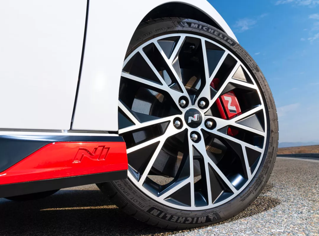 280匹2.0T的伊兰特你见过吗？GTI和03+见了都不敢说话