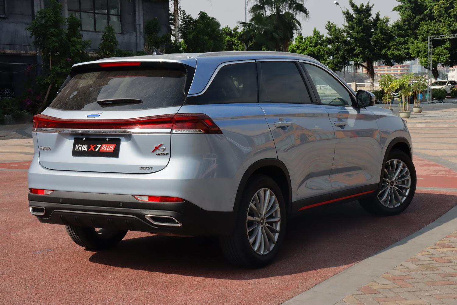 高智能大5座suv 试驾长安欧尚x7 plus