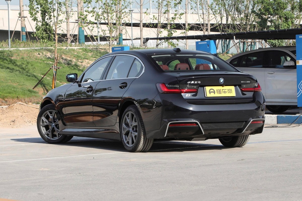 这不是你印象中那辆i3,电动版的宝马3系表现如何?