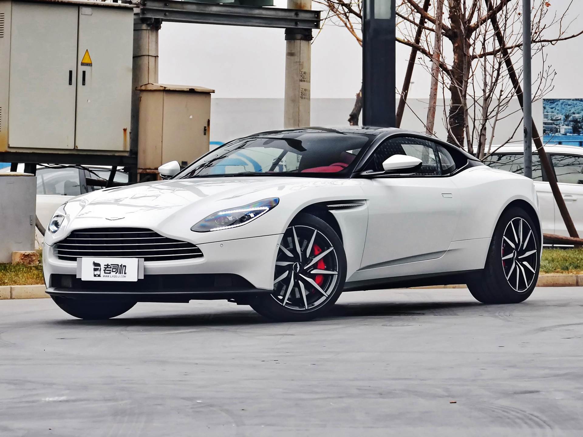 0t大v8进口豪车,实拍阿斯顿·马丁db11