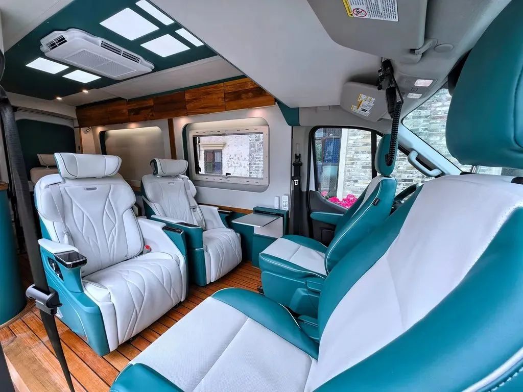 就是这么高大上 旅美速腾进口福特350 SRW路航者四驱房车