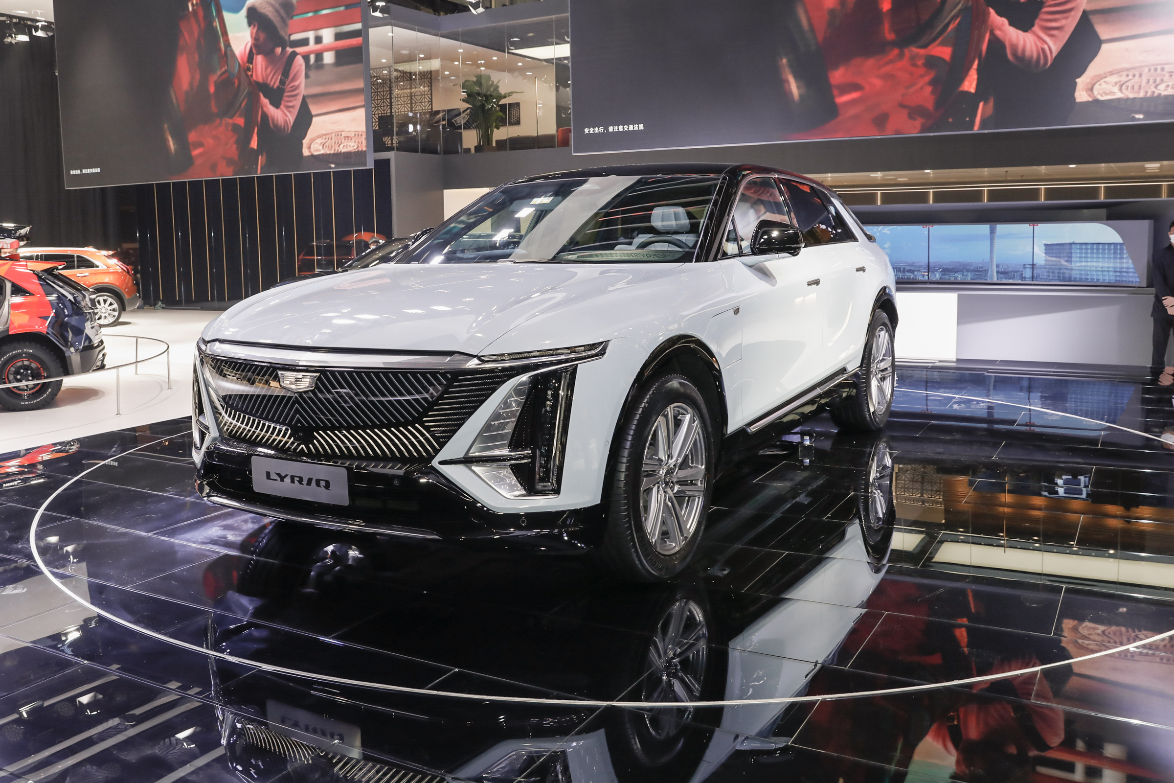 过关2021 | 五大车圈“内卷”瞬间：黄牛进入车市，全民变身MINIEV