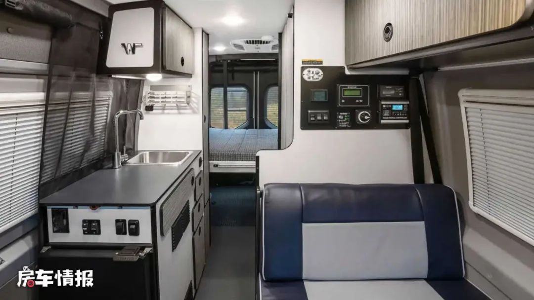 新款奔驰四驱房车，3.0T柴油+7AT，储物仓一秒变大床能睡小夫妻