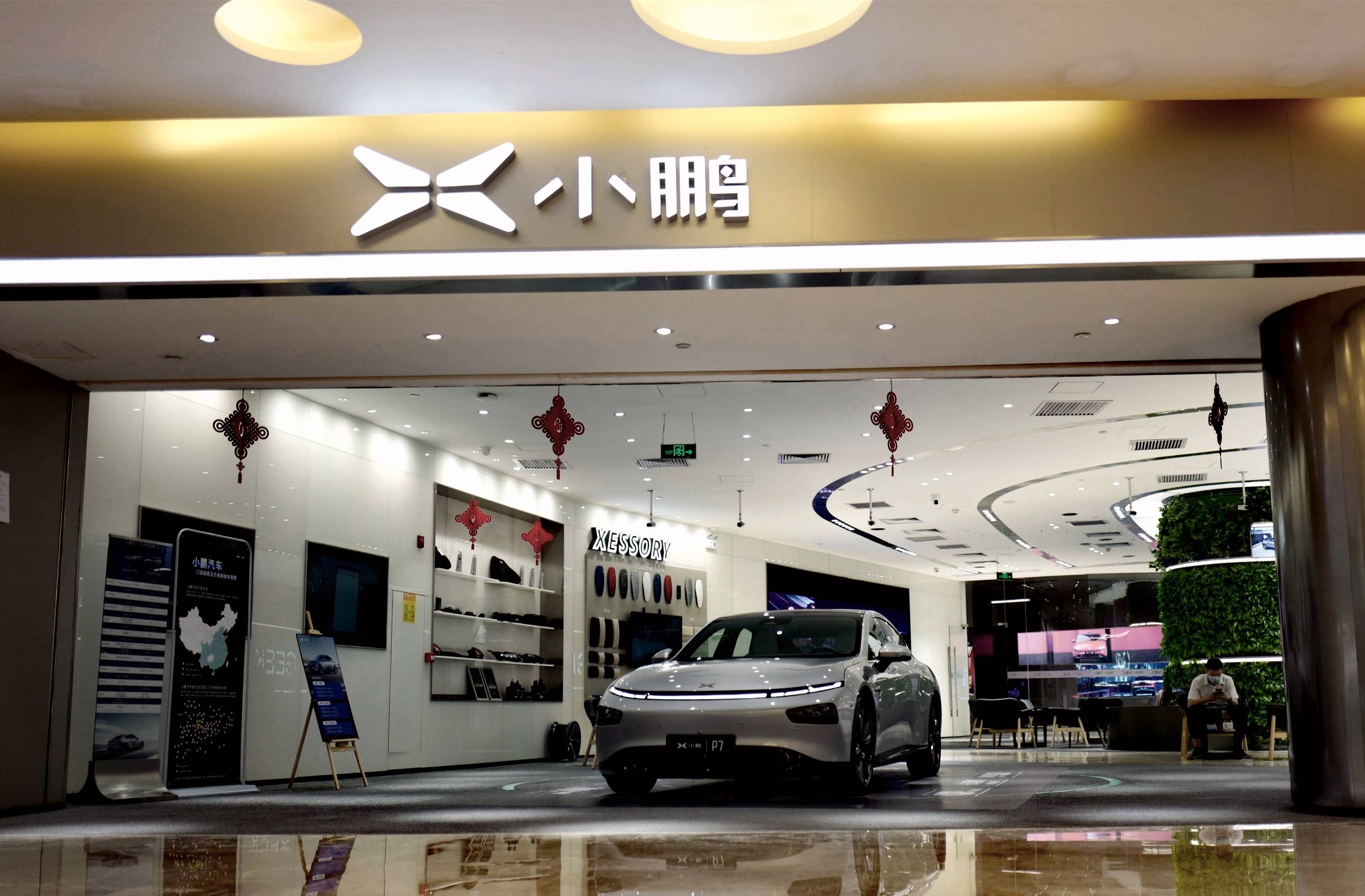 嫌宝马5系动力不够，美女车主买了比亚迪汉EV