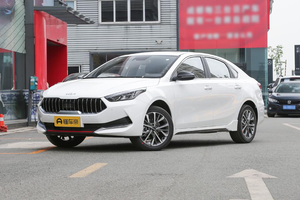 自吸油耗低，实惠还耐用，合资低价大三厢车，实拍起亚K3