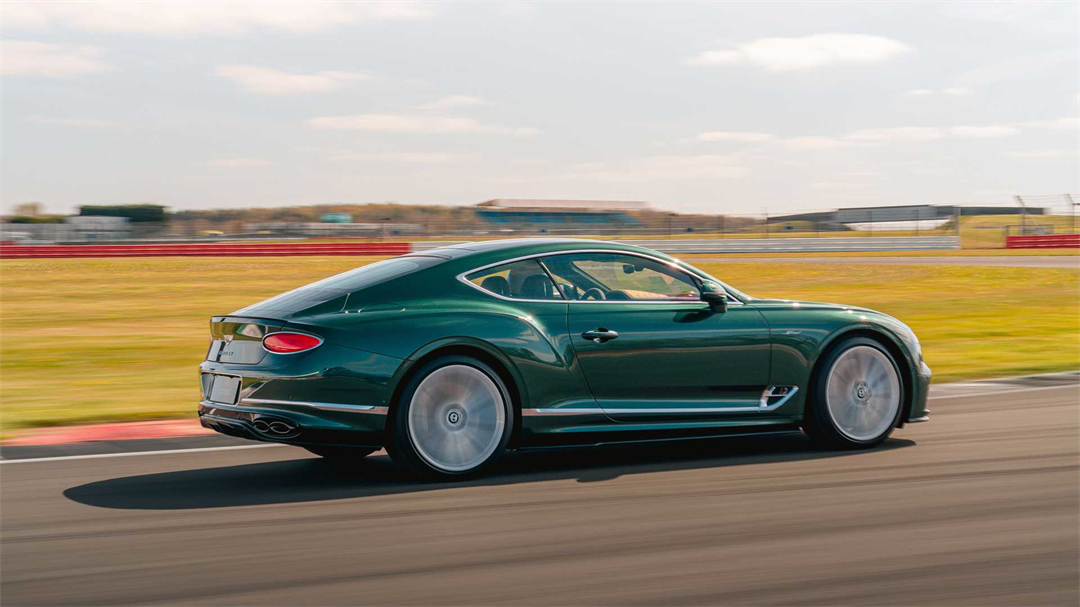 宾利最新车型来袭 动力或将超500Ps油耗还低！