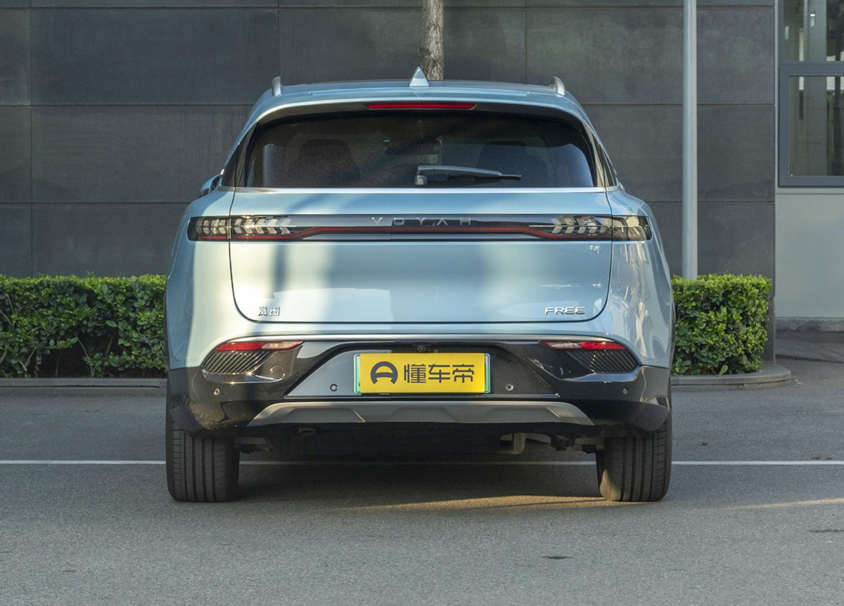 岚图FREE：低配车型卖31.36万，配三联屏+人脸识别！