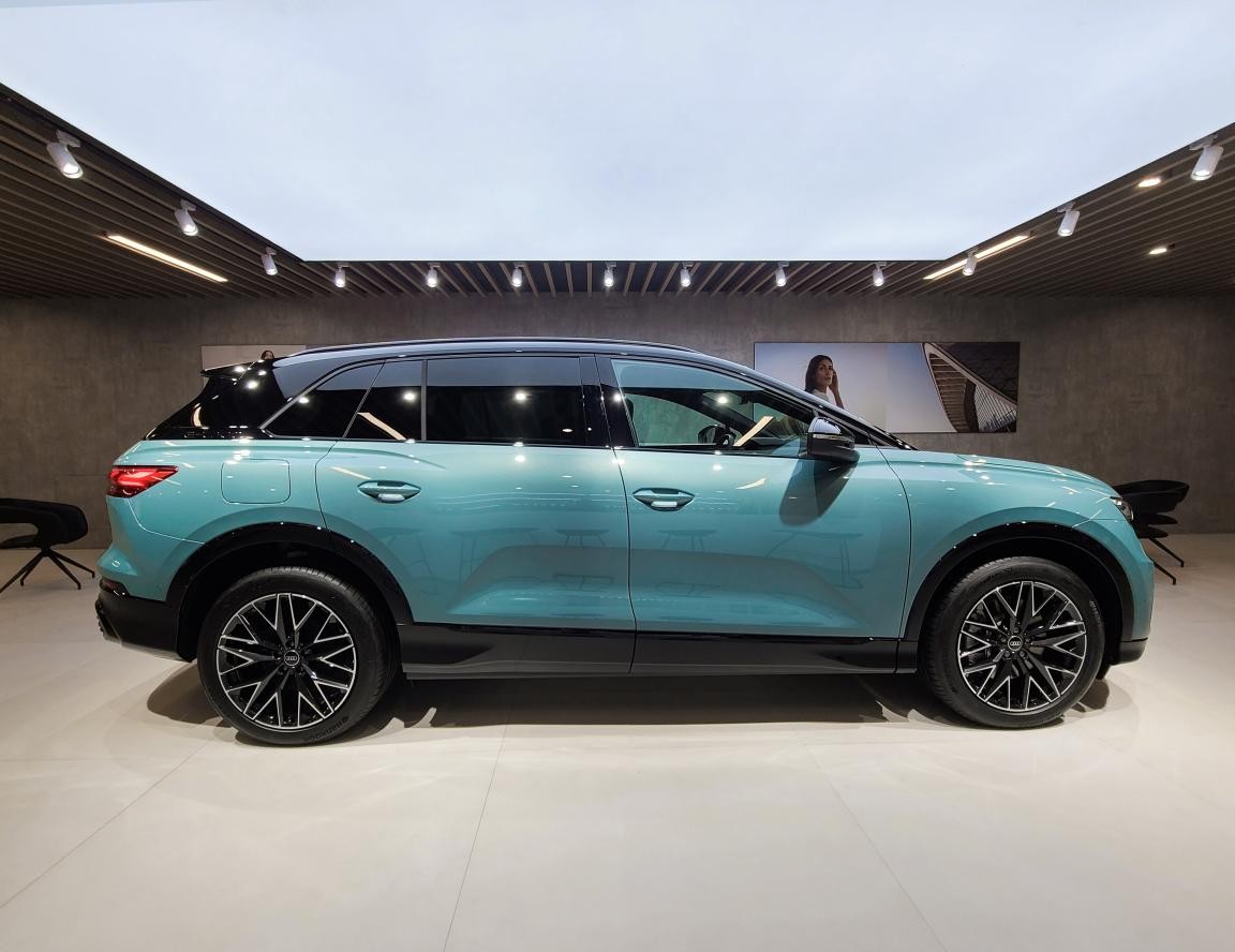 实拍上汽奥迪Q5 e-tron：犀利造型+数字座舱，MEB平台拒绝油改电