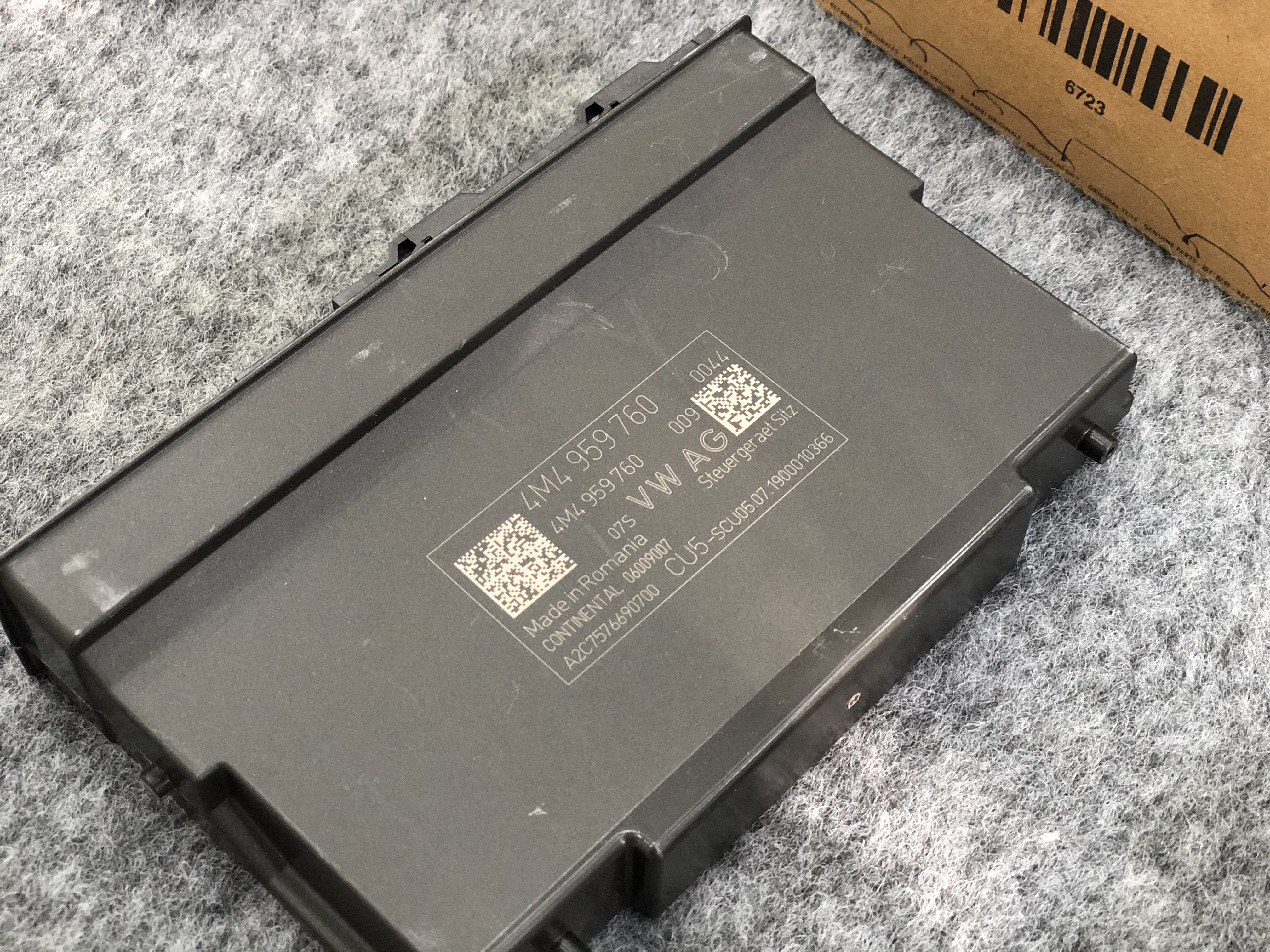 实用升级！ 奥迪A6L C8 改原厂电吸门 座椅记忆 外防炫目后视镜