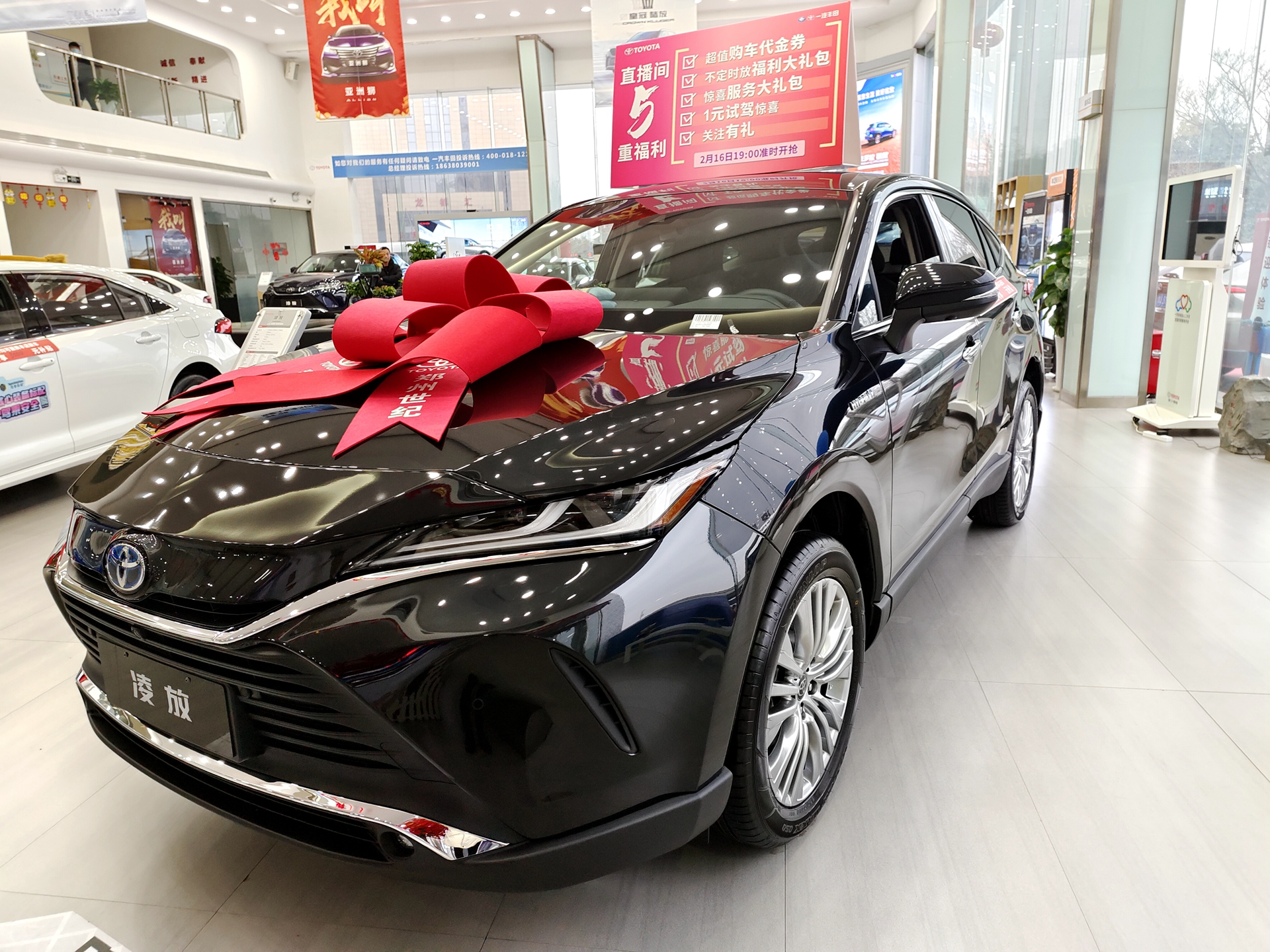 最美丰田suv?实拍凌放harrier双擎版 运动感十足_太平洋号