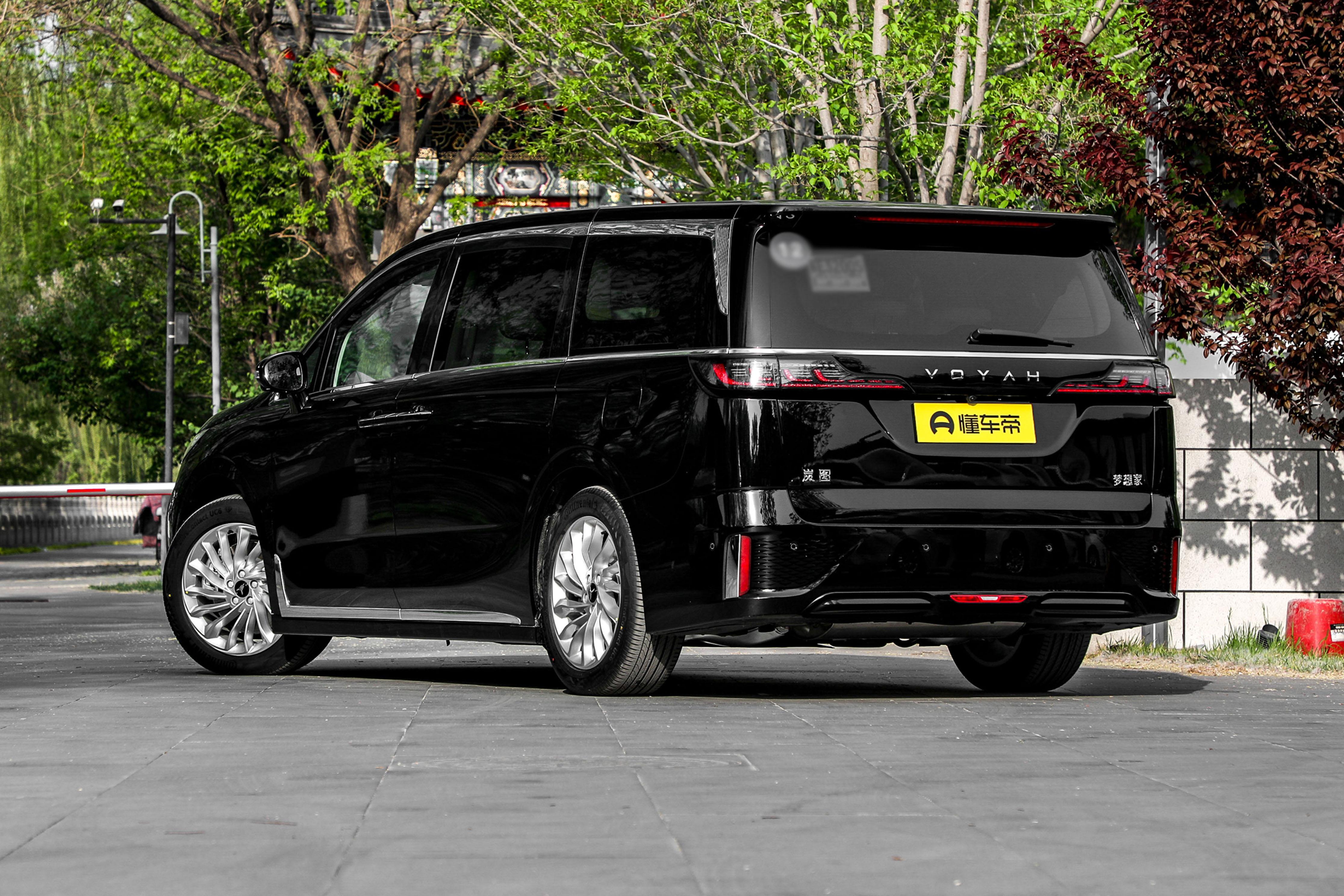 叫板丰田赛那？配空气悬挂，航空座椅，394马力，测岚图梦想家