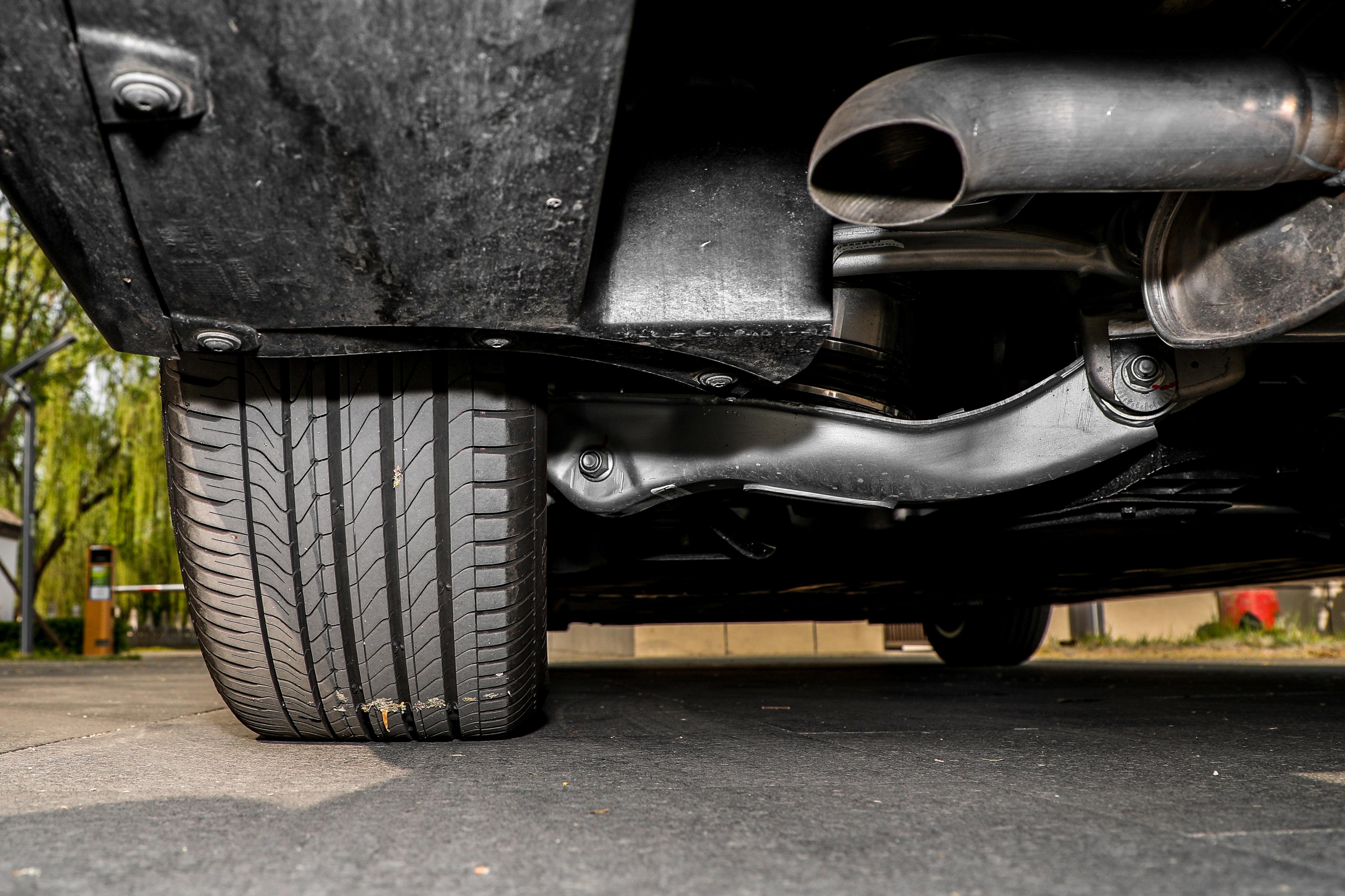 叫板丰田赛那？配空气悬挂，航空座椅，394马力，测岚图梦想家