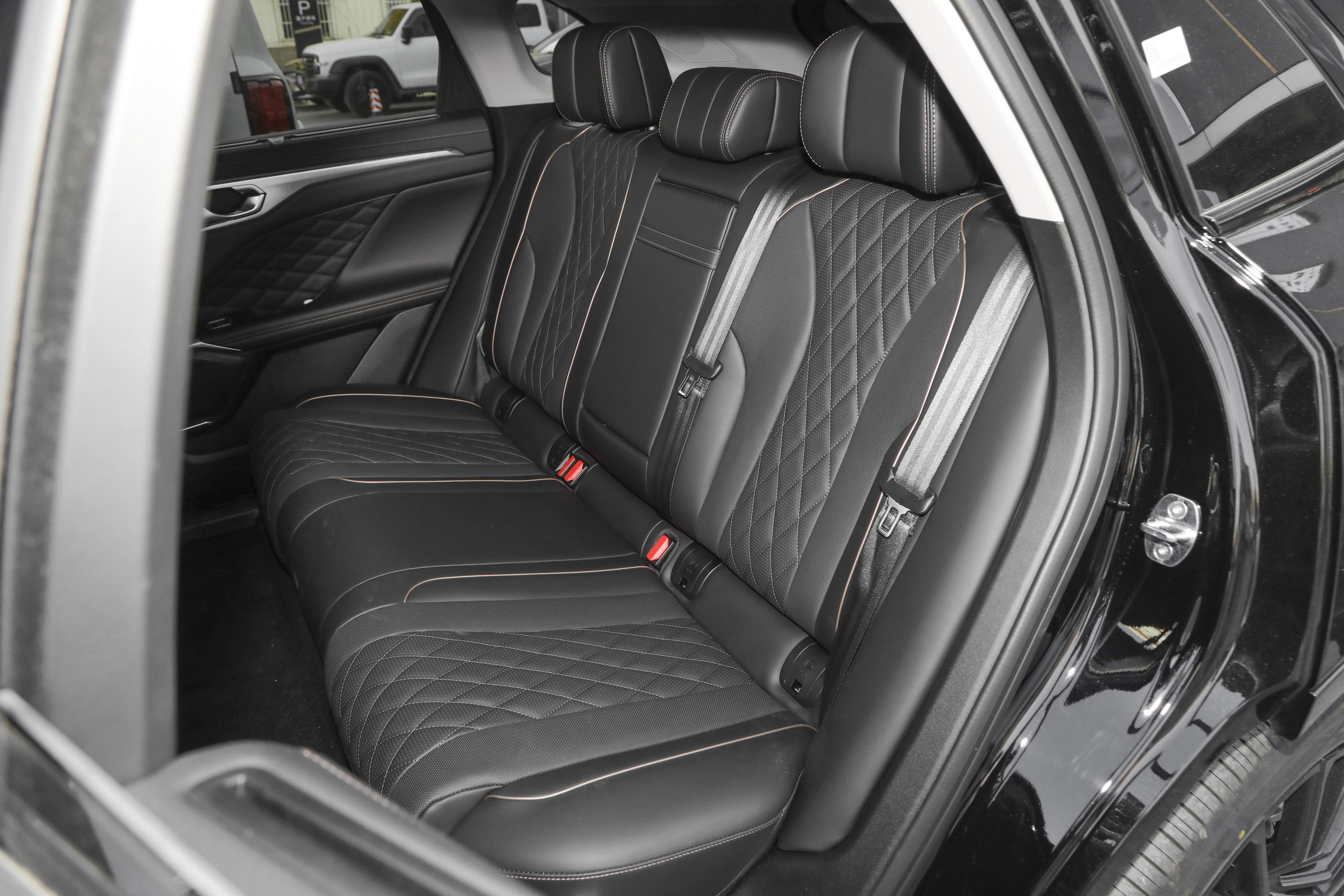 4.8秒破百，配电动四驱，试驾摩卡DHT-PHEV，适合年轻人的SUV？