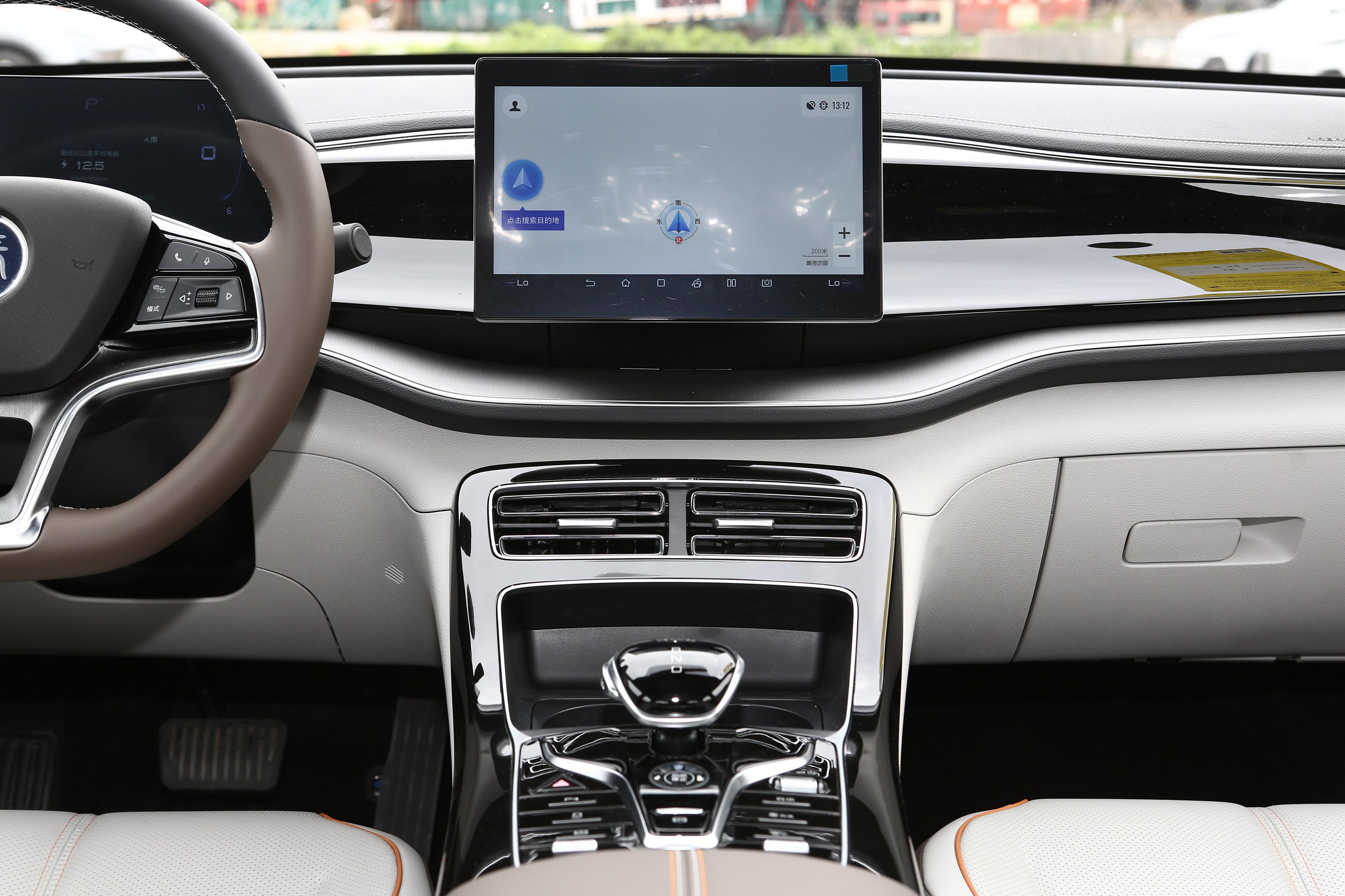 新款比亚迪秦PLUS EV，售价13.68万，商用家用都可选择