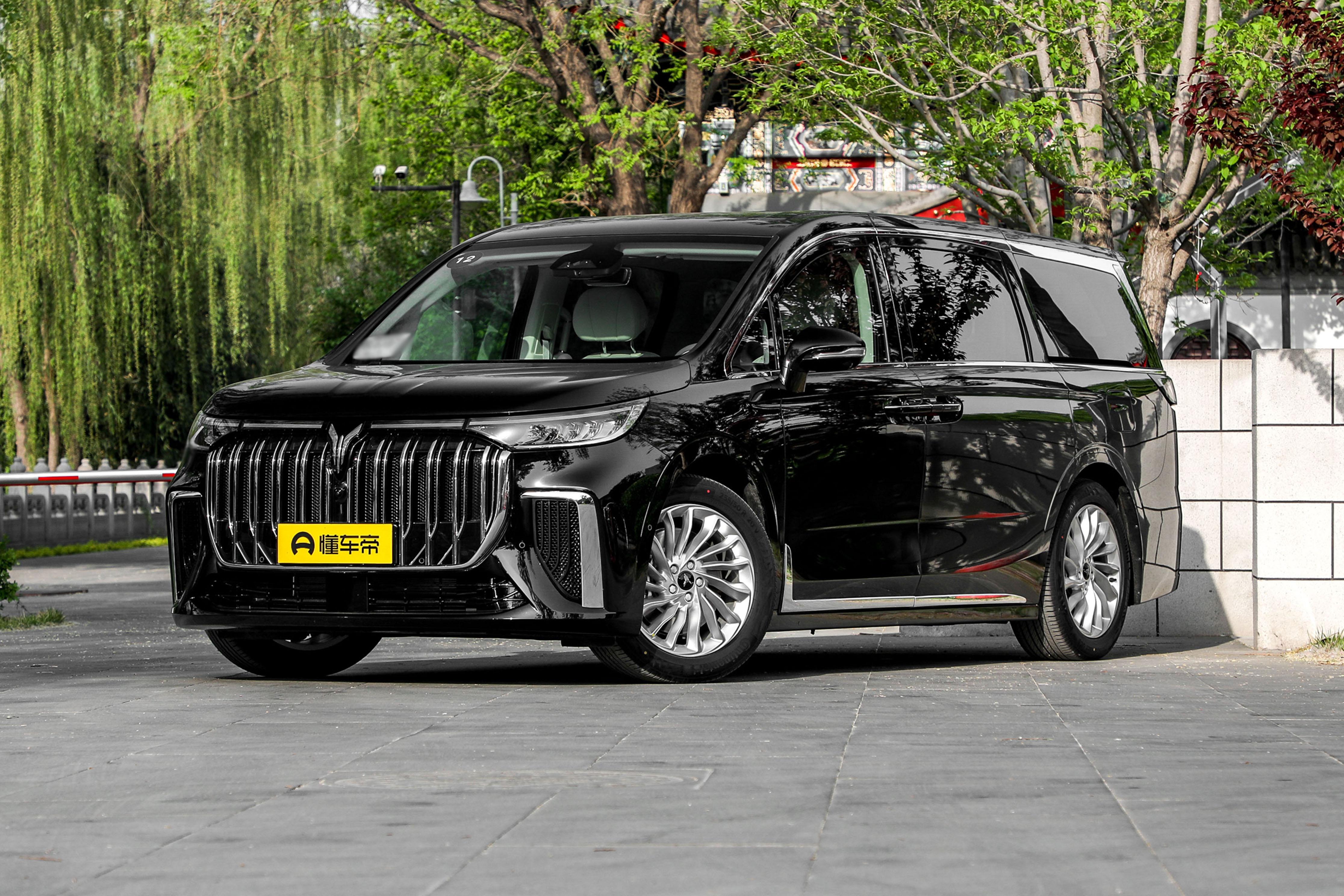 叫板丰田赛那？配空气悬挂，航空座椅，394马力，测岚图梦想家