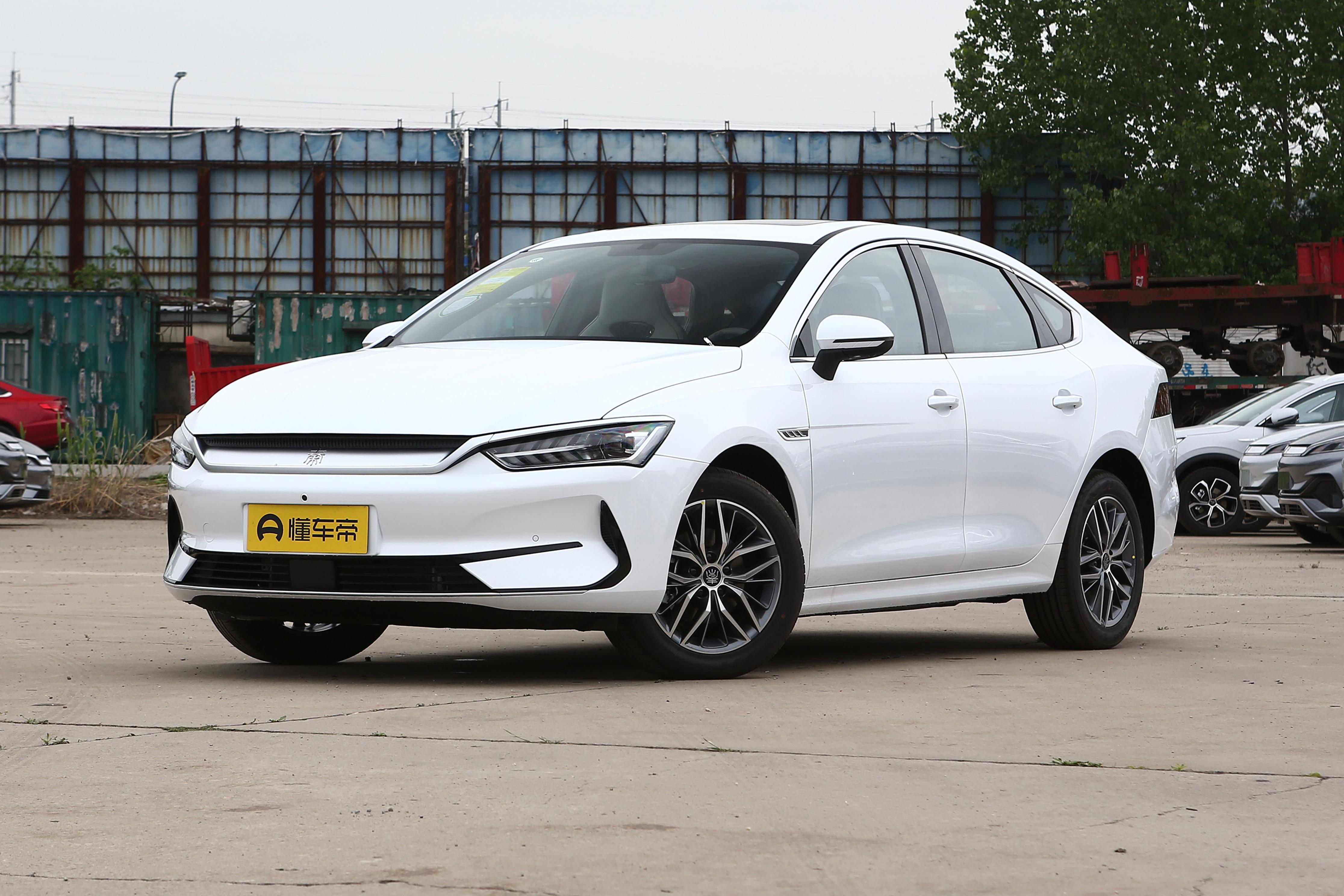 新款比亚迪秦PLUS EV，售价13.68万，商用家用都可选择