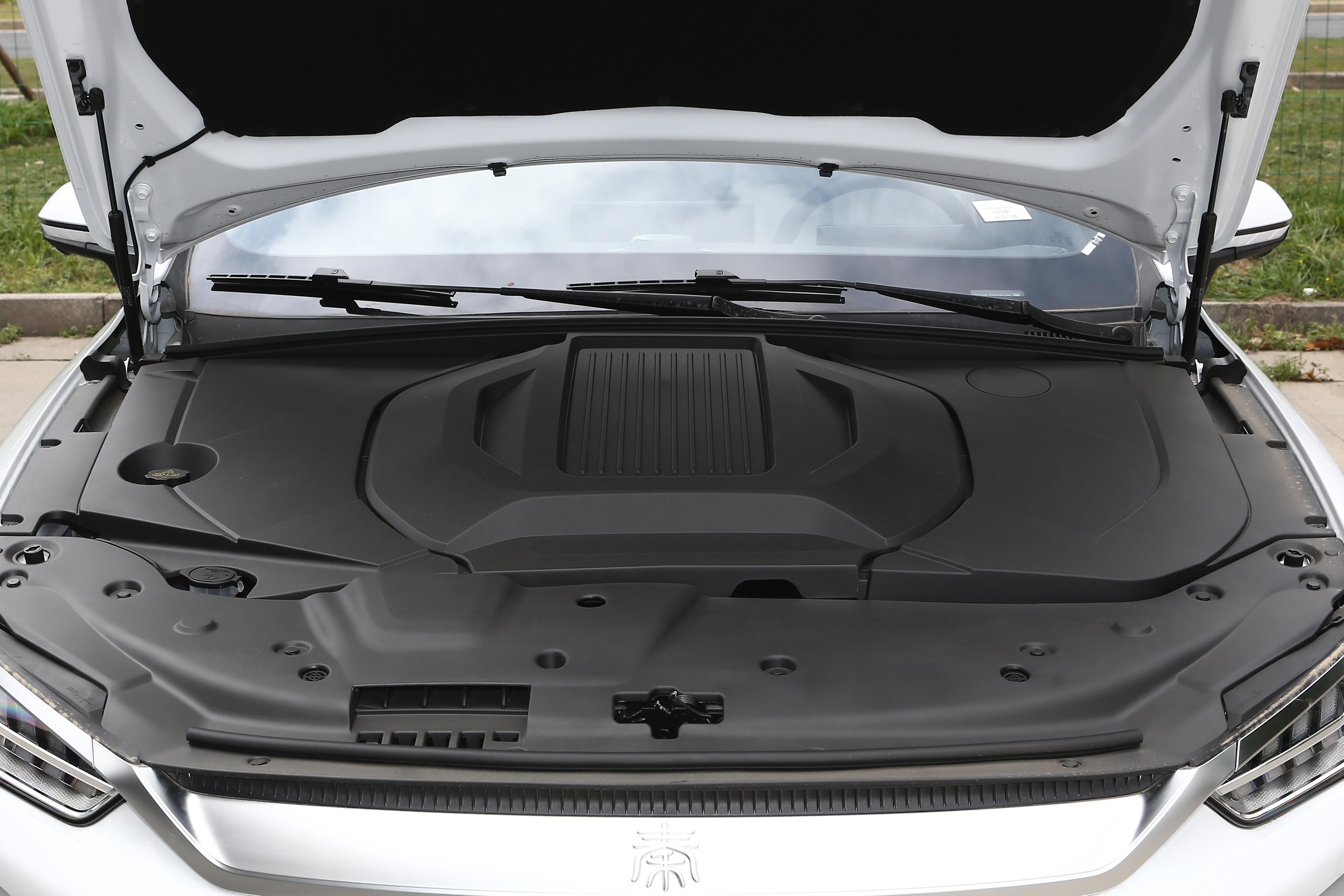 新款比亚迪秦PLUS EV，售价13.68万，商用家用都可选择