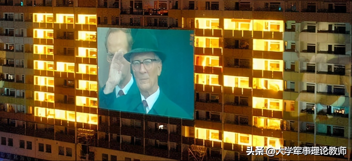 柏林墙倒塌后，东德末代门卫尴尬的“晚年”