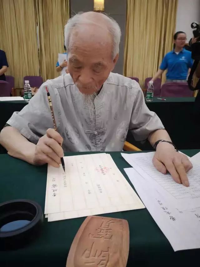 陕西师范大学毛笔书写“最美”录取通知书，“开笔”