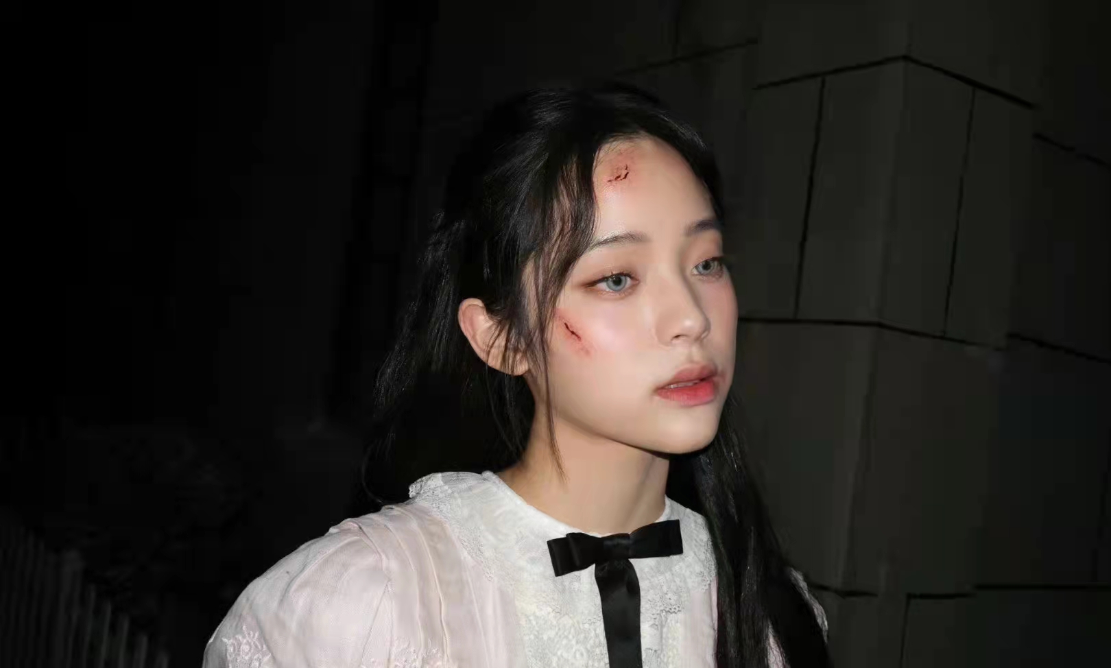 女星万圣节造型惊艳！毛晓彤魔女张嘉倪天使，赵雅芝化身霸气女王