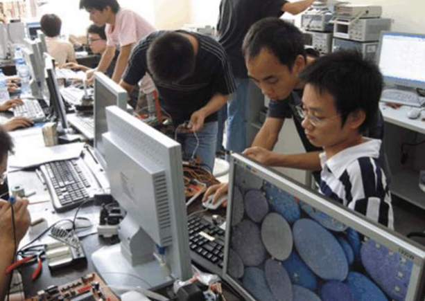 大学中经济学专业实力排名，复旦反超清华，上海交大位列第10