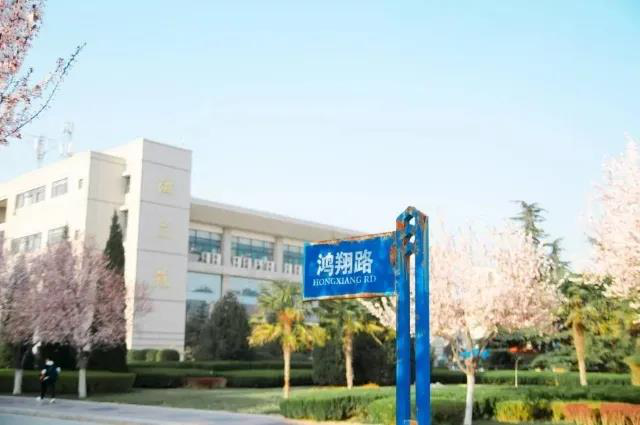 陕西最“豪华”大学之一！坐拥4大“网红”食堂，游泳馆、商业街一应俱全！